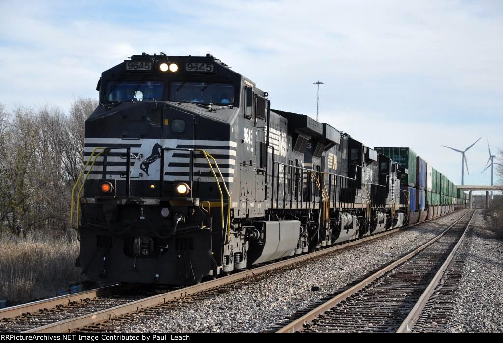 Intermodal rolls west behind three Eastern visitors